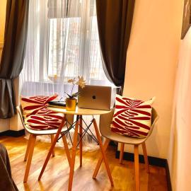 Amazing 1 room Condo Warszawa Center, Sauna (OS)، فندق في وارسو