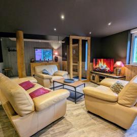 Les Loutrons, hotel u gradu 'Cornimont'