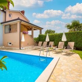 Holiday Home Cvitan by Interhome, hotel u gradu Tinjan