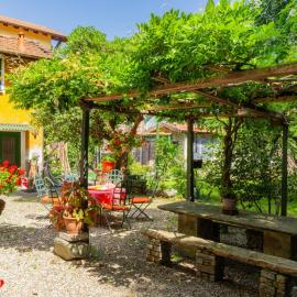 Apartment Angela by Interhome, hotel em Dongo