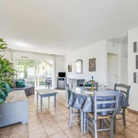 Apartment Le Jardin d'Artemis-2 by Interhome