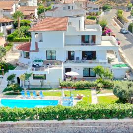 EliMar Villa & Pool, hotel v destinácii Crotone