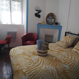 Les Tilleuls – hotel w mieście Vorey