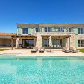 Villa Zelena with Panoramic Seaview and big Pool, hotel a Bale