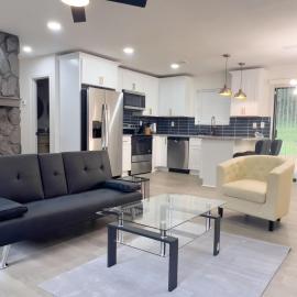 Cozy Contemporary Bungalow, hotel in Decatur