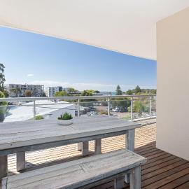 Cote D'Azure, 13 61 Donald Street - Lovely unit air con, Wi-Fi, secure parking, complex lift and pool