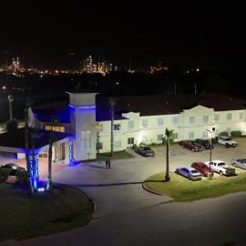 Viesnīca Rivers Inn and Suites pilsētā Three Rivers