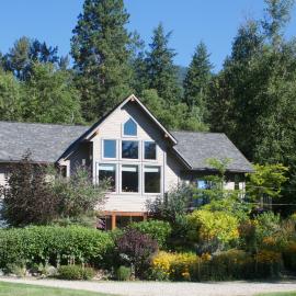 Castlegar में, होटल Windborne Bed & Breakfast