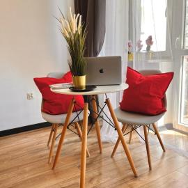 Best 1 Room Condo in Warszawa Center، فندق في وارسو