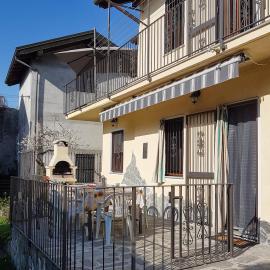 Canova Terra - Studio for 4 People with Outdoor Space, hotel en Omegna