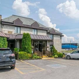 Quality Hotel & Suites, hotel em Sherbrooke