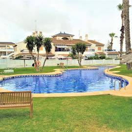 Chalet adosado en RIOMAR-3, urbanización residencial privada, viešbutis mieste La Horadada