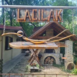 Lacilak, Hotel in Makó