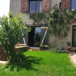 Charmante maison de famille près de Lyon- climatisée, hotel en Lozanne