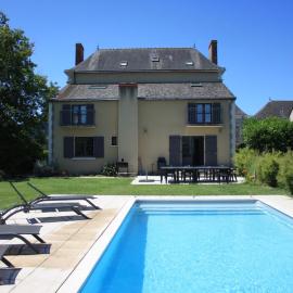 Villa Le Printemps, maison 15 pers avec piscine, hotel en Cheviré-le-Rouge
