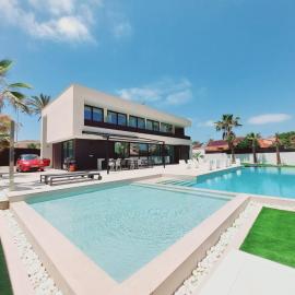 Inmovecos Villa de lujo con piscina privada Gawy