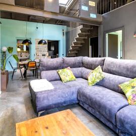 Black House- Sorprendente casa estilo industrial, hotel a Olot
