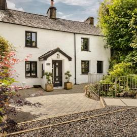 Coronation Family Cottage, Modernised 200-Year-Old Lake District Cottage with Private Hot Tub and Parking - Ridgestone