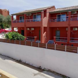 maria corfu apartments, hotel v destinaci Mesongi