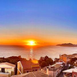 Janos Seaview House, hotel en Pentati