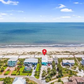 Private Beachfront Home | Sleeps 12 | Balconies, Kayaks & Ocean Views โรงแรมในIndian Pass