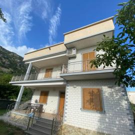 Villa Pams, Hotel in Baks-Rrjoll