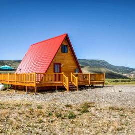 Secluded & Cozy Antimony Cabin w/ Fire Pit，位于Antimony的酒店