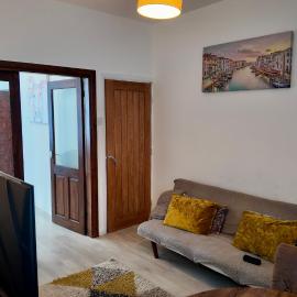 2 bedroom house perfect for contractors