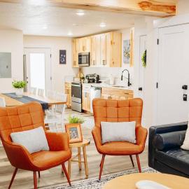 Creekside Cabin Juniper-stay with views near Lava, ξενοδοχείο σε McCammon