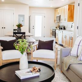 Creekside Cabin Magnolia-stay w views near Lava, hotel di McCammon