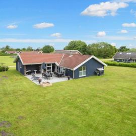Luxury Pool House near Beach, hotel v mestu Nordborg