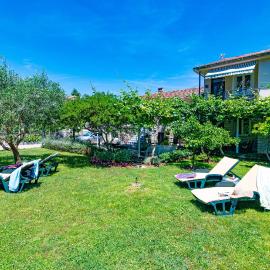 Apartments with parking space Fazana - 18334, hotel a Fažana