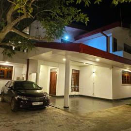 The Sea Breeze - Down Stairs, hotel in Panadura