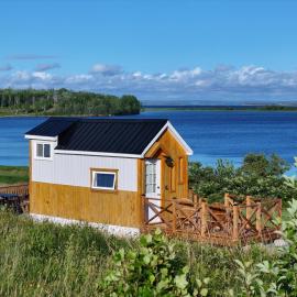 Waterfront Tiny House near Pomquet Beach- Winterized – hotel w mieście Antigonish