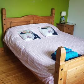 Room in a private house in the middle of countryside first store or bar within 10 min drive cats in the property