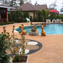 Dachatorn Village, hotel in Khao Lak