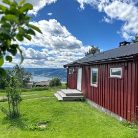 Cabin with great view close to town and ski area, khách sạn ở Lillehammer