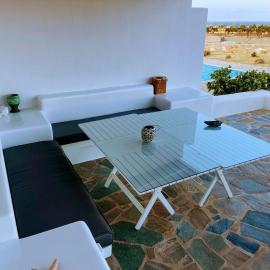 Quiet 3-bedroom sea view house with shared pool