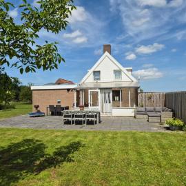 Vrijstaande ruime familiewoning landelijk gelegen, hotel u gradu Lewedorp