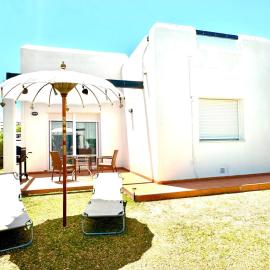VILLA IZAN, hotel in Alhama de Murcia