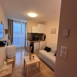 Magnifique studio neuf avec balcon, хотел в Laxou