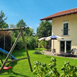 Boutique Ferienhaus Chiemsee, хотел в Юберзее