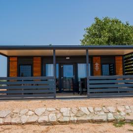 Mobile Homes Pirovac with 2 shared Pools、ピロヴァッツのホテル