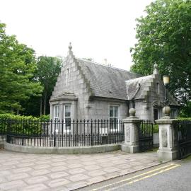 Historic Baronial Lodge with Parking, Aberdeen City Centre