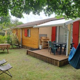 Chalet de vacances aux abords du lac d'Hourtin, Hotel in Hourtin