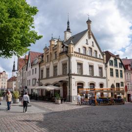 2BR 95m2 apartment in Old Town with Free Parking and Sauna!