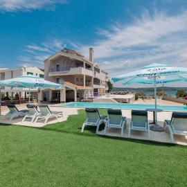 Villa Lavanda - family friendly, beachfront, hotel u gradu Pašman