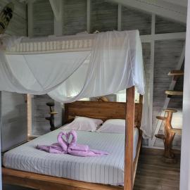 Bungalow chez Séve et Savi avec jacuzi, viešbutis mieste Sent Rozė