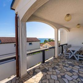 Gorgeous Apartment In Rtina With Wifi
