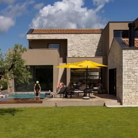 Luxury Villa Deneb with pool near Porec, отель в городе Каштелир